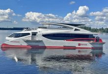 Фото - Российский двухпалубный электрический катамаран нового поколения «ЭкоходЪ» готов к работе. 31-метровое судно рассчитано на перевозку 130 пассажиров